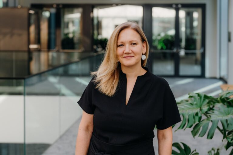 Naine, kelle töö on hoida ligi tuhande kilomeetri pikkust raudteed loodusega rahujalal