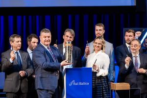 53738610124_0016990300_c-300×200