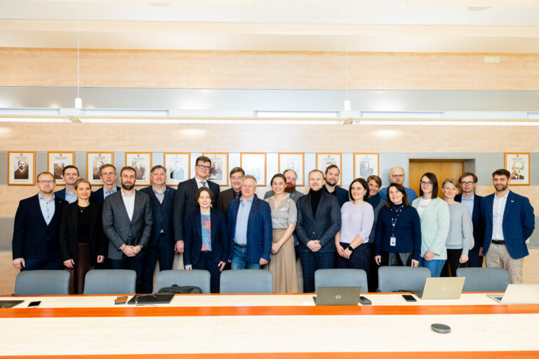 Parakstīts 295,5 miljonu eiro ES finansējuma līgums Rail Baltica projekta attīstībai Baltijā